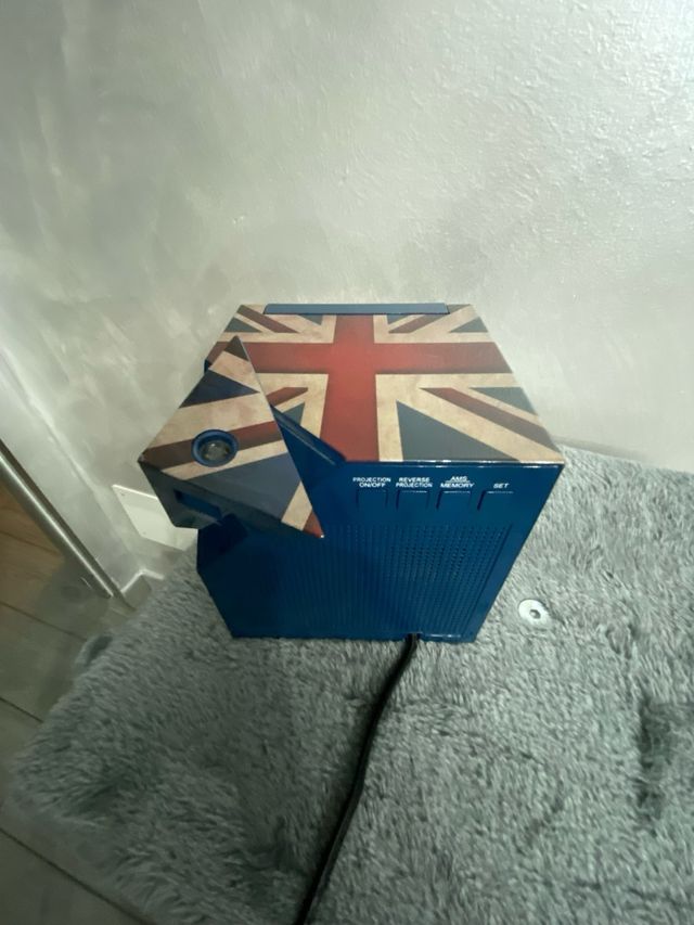 Radiosveglia con Proiettore