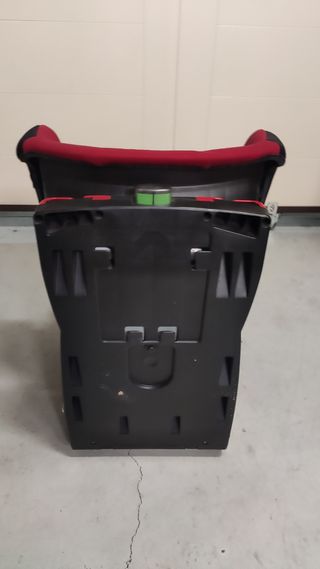 Seggiolino auto bebè Axxis girevole