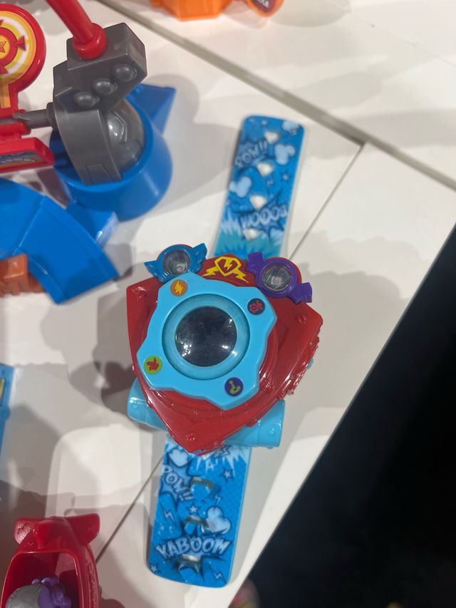 Conjunto superzings y zomlings