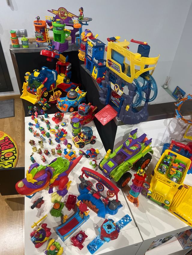 Conjunto superzings y zomlings