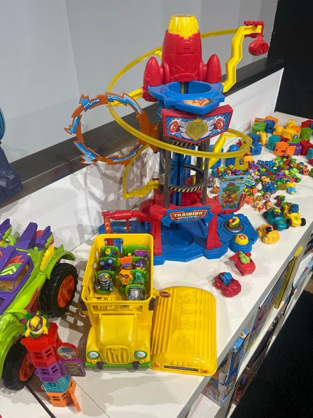 Conjunto superzings y zomlings