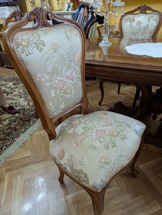 Mesa y sillas de comedor