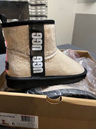 Botines impermeables UGG SIN ESTRENAR. Talla 36.