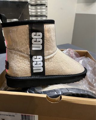 Botines impermeables UGG SIN ESTRENAR. Talla 36.