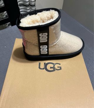 Botines impermeables UGG SIN ESTRENAR. Talla 36.