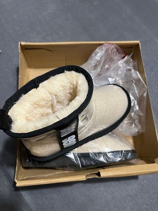 Botines impermeables UGG SIN ESTRENAR. Talla 36.