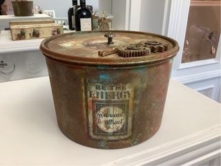 Bote metálico decorado a mano joyero masculino
