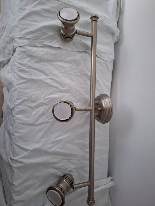 Aplique barra tres focos ¡Urge por tras!