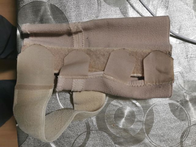 Muñequera semirrigida mano derecha