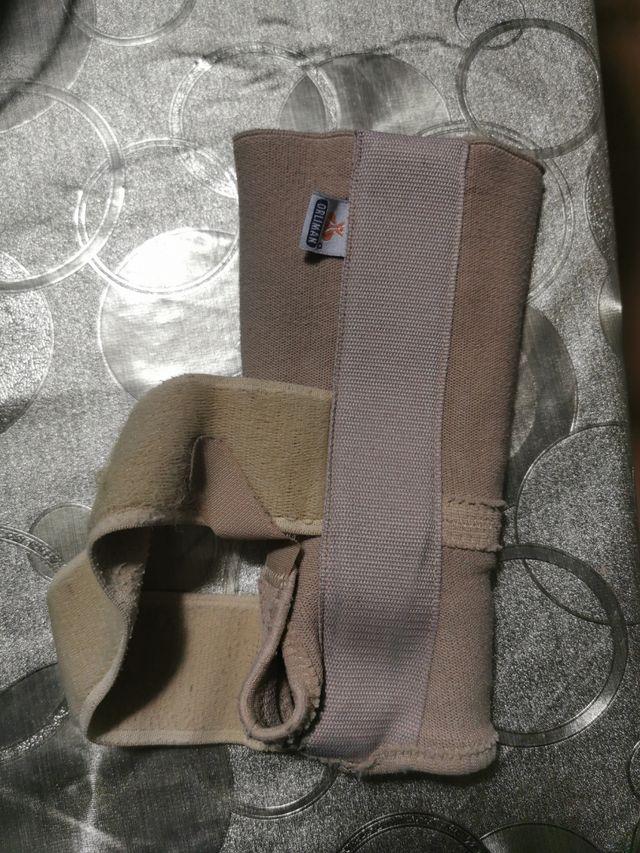 Muñequera semirrigida mano derecha