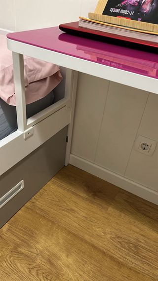 Escritorio y cajonera