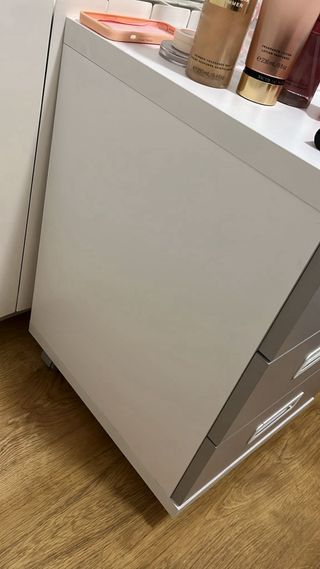 Escritorio y cajonera