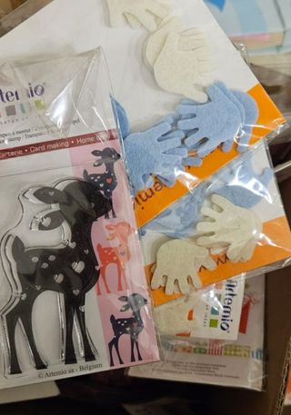 Material de manualidades. Compra mínima por 10€.