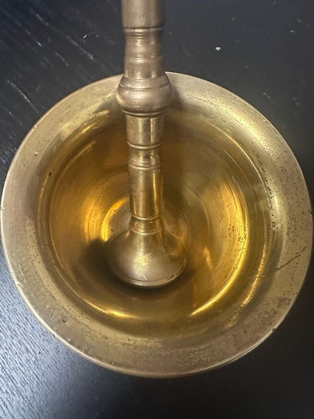 Mortero de bronce antiguo