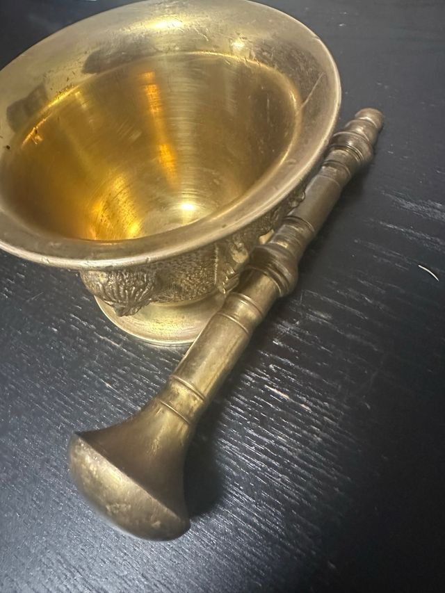 Mortero de bronce antiguo