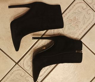 Stivaletti con tacco sottile