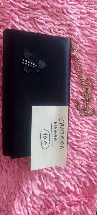 Cartera negra de mujer