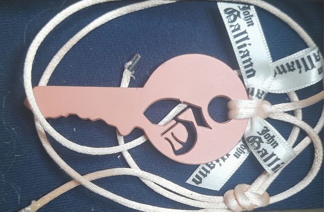 collar jhon galliano