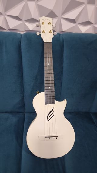 Ukelele enya nova-u/wh blanco