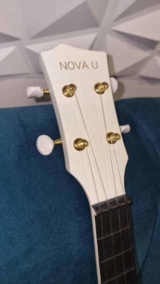 Ukelele enya nova-u/wh blanco