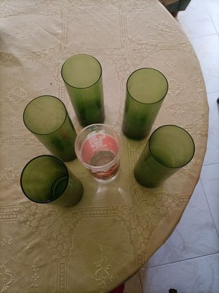 Seis vasos de tubo verde