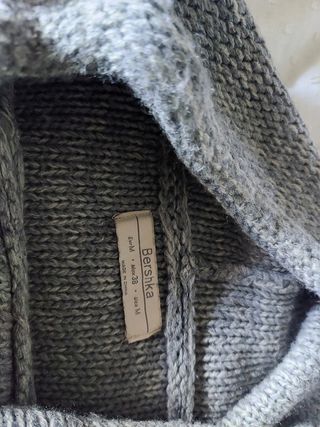 Jersey de punto gris de hombre. Bershka