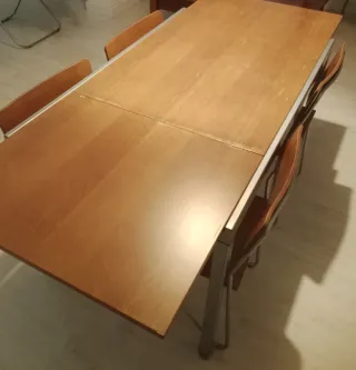 Mesa y sillas