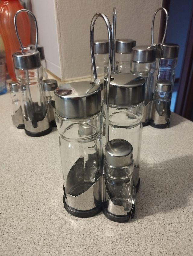 Set olio, aceto, sale e pepe
