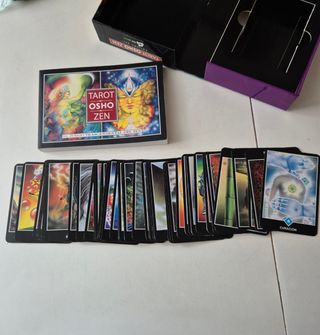 Cartas del Tarot con libro