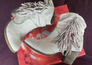 Botines antelina flecos Xti