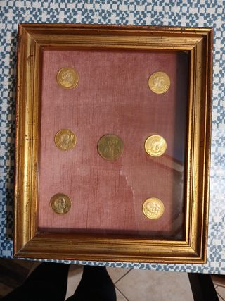 Monete incorniciate,  numismatica