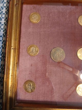 Monete incorniciate,  numismatica