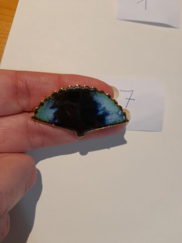 broches retro de esmalte