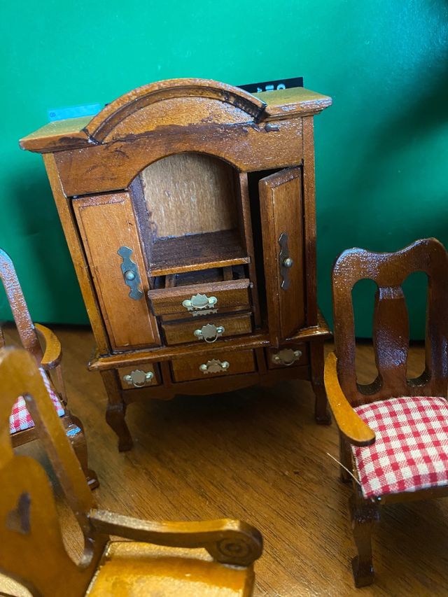 Muebles de madera para muñecas de los 90