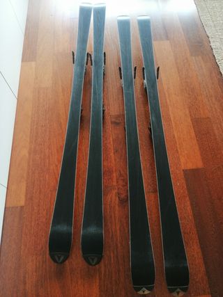 2 pares esquís Atomic y bolsa transporte