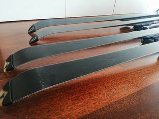 2 pares esquís Atomic y bolsa transporte