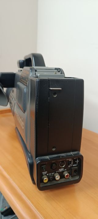 VIDEOCÁMARA SVHS PANASONIC MS4