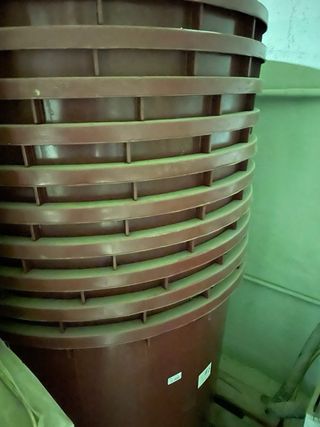 Depósitos vino cubo 500 litros maceta