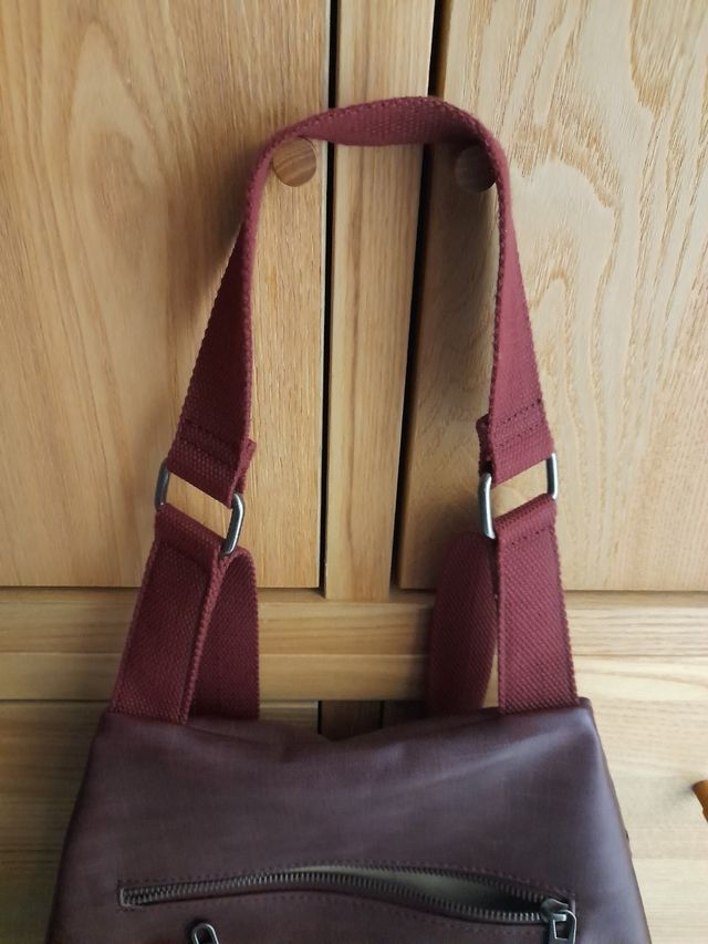 MOCHILA ANTIRROBO GRANATE