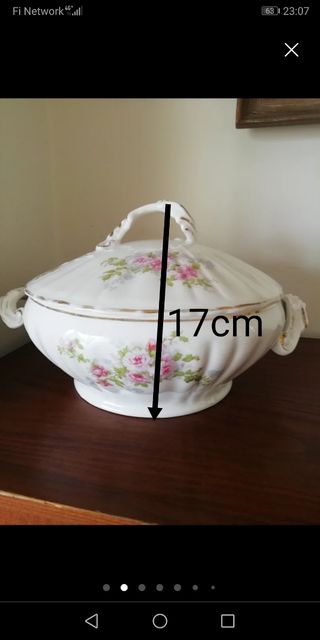 Sopera antigua de porcelana