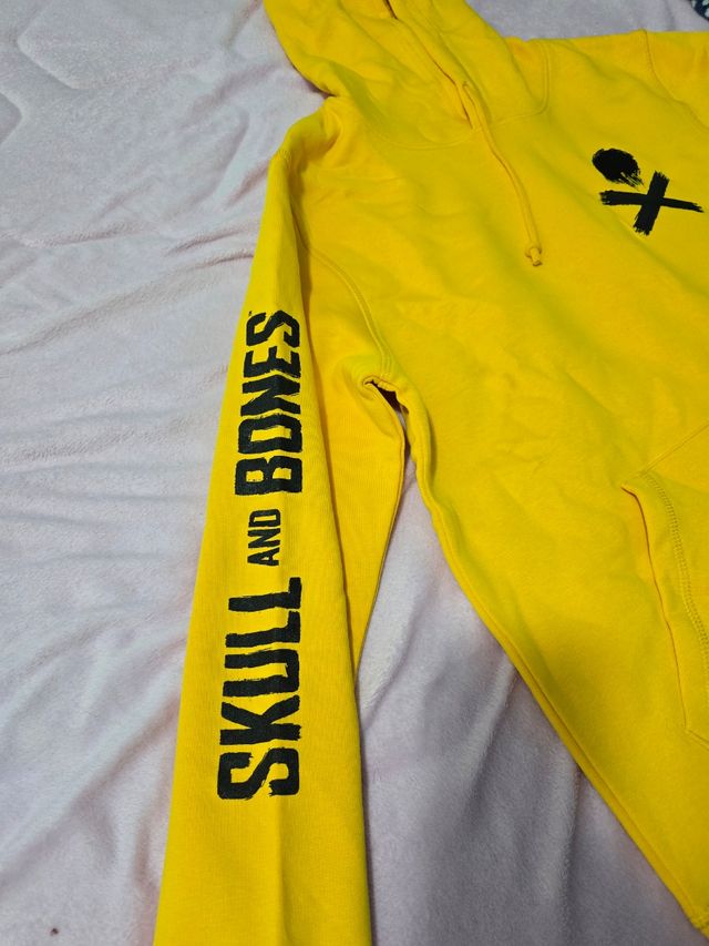 Cofre y Sudadera de Skull and Bones