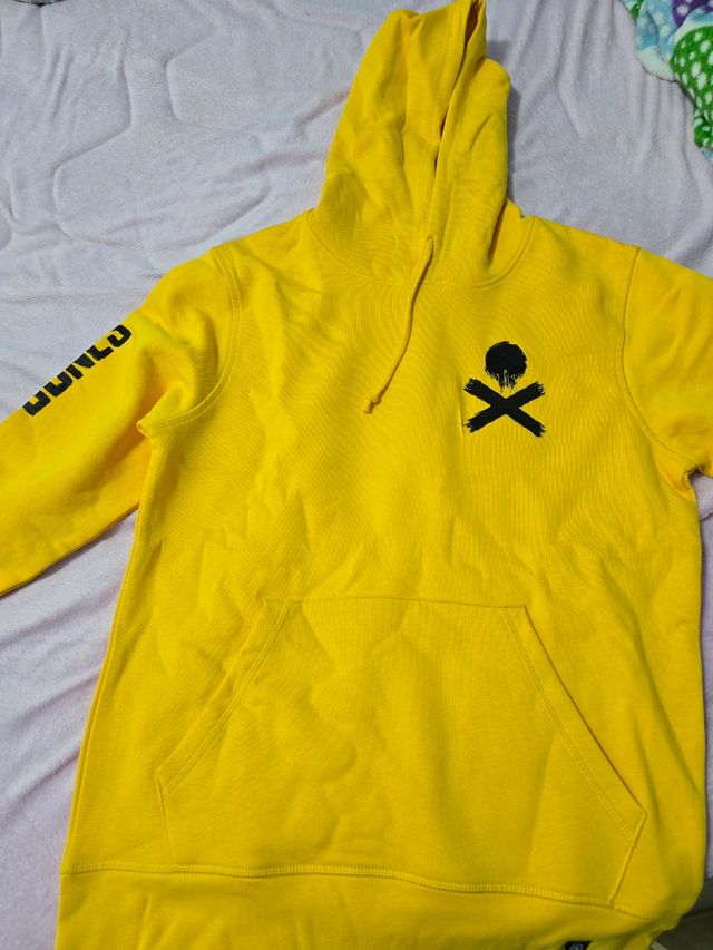 Cofre y Sudadera de Skull and Bones