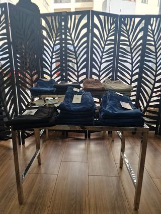 Mobiliario de tienda de ropa