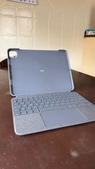 Funda Logitech combo touch ipad pro 11