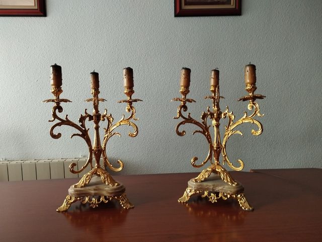 TRÍO de Reloj de Cuerda y Bronce y Candelabros