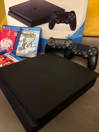 PS4, 2 Mandos originales y 5 juegos 