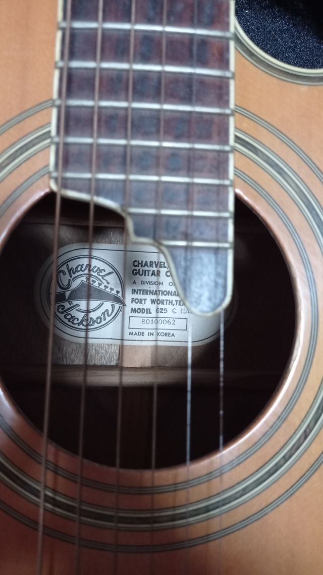 Guitarra electroacústica CHARVEL