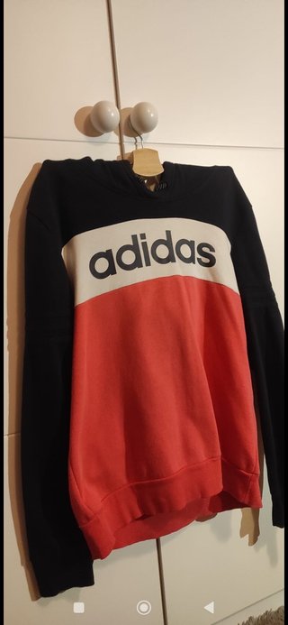 Sudadera Adidas roja, blanca y azul