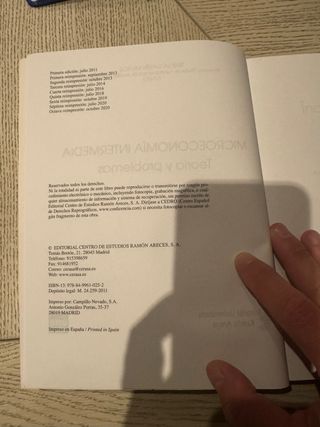 Microeconomía intermedia: Teoría y problemas