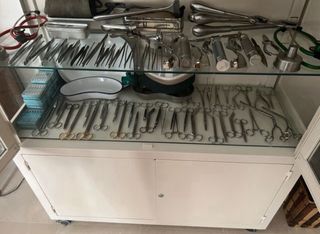 Vitrina medica totalmente restaurada